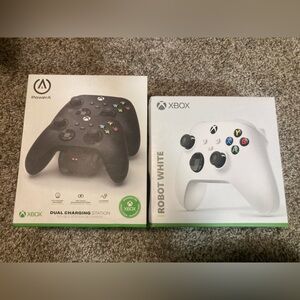 Xbox Wireless Controller and Dual Charging Station NWT
